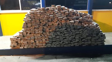 No total, agentes da PRF encontraram 514kg no carro conduzido pelo homem - Divulgação/PRF