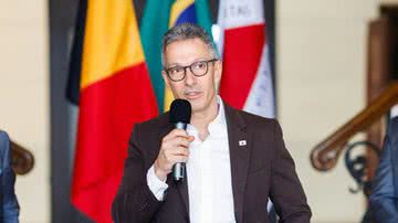 Por enquanto, o governador, que tem 57 anos, seguirá trabalhando à distância - Pedro Gontijo/Imprensa MG