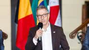 Por enquanto, o governador, que tem 57 anos, seguirá trabalhando à distância - Pedro Gontijo/Imprensa MG