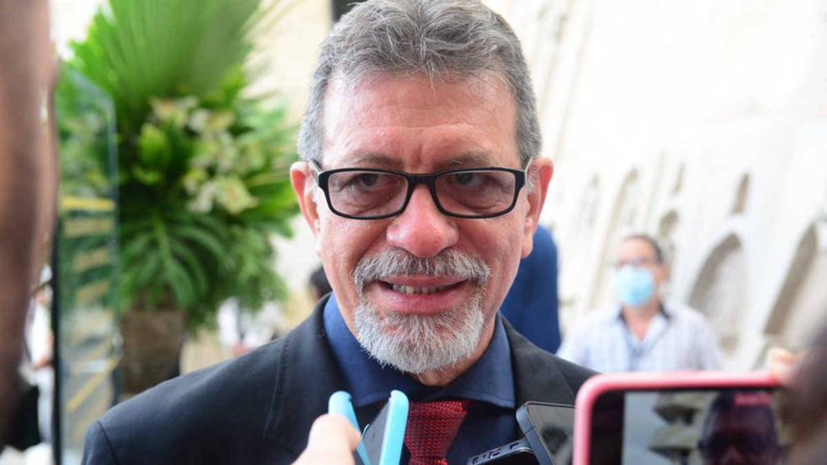 Afonso Florence explica motivo de sua exoneração da Casa Civil