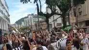 Imagem Torcida do Santos ataca Lula durante velório de Pelé; assista