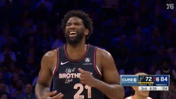 Reprodução/Twitter/@sixers