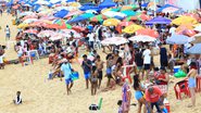 Baianos curtem praia no feriado de 1º de Janeiro