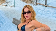 Imagem Virginia tira a roupa, ignora frio e posa de biquíni fio dental na neve: 'sustentou o close'