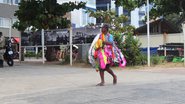 Banhistas lotam o Porto da Barra no primeiro final de semana de 2025