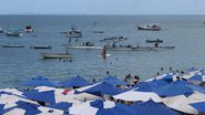 Banhistas lotam o Porto da Barra no primeiro final de semana de 2025