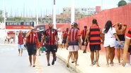 Mesmo com chuva, torcedores marcam presença em duelo Vitória x Barcelona de Ilhéus