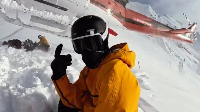 Neve Hamilton Lewis Hamilton pula de helicóptero para esquiar na neve durante as ...