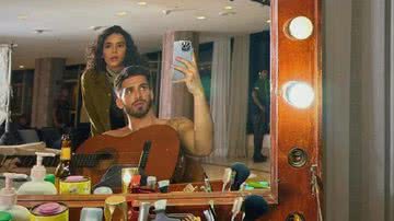 Imagem João Guilherme posa sem camisa ao lado de Bruna Marquezine e reaquece rumores de affair