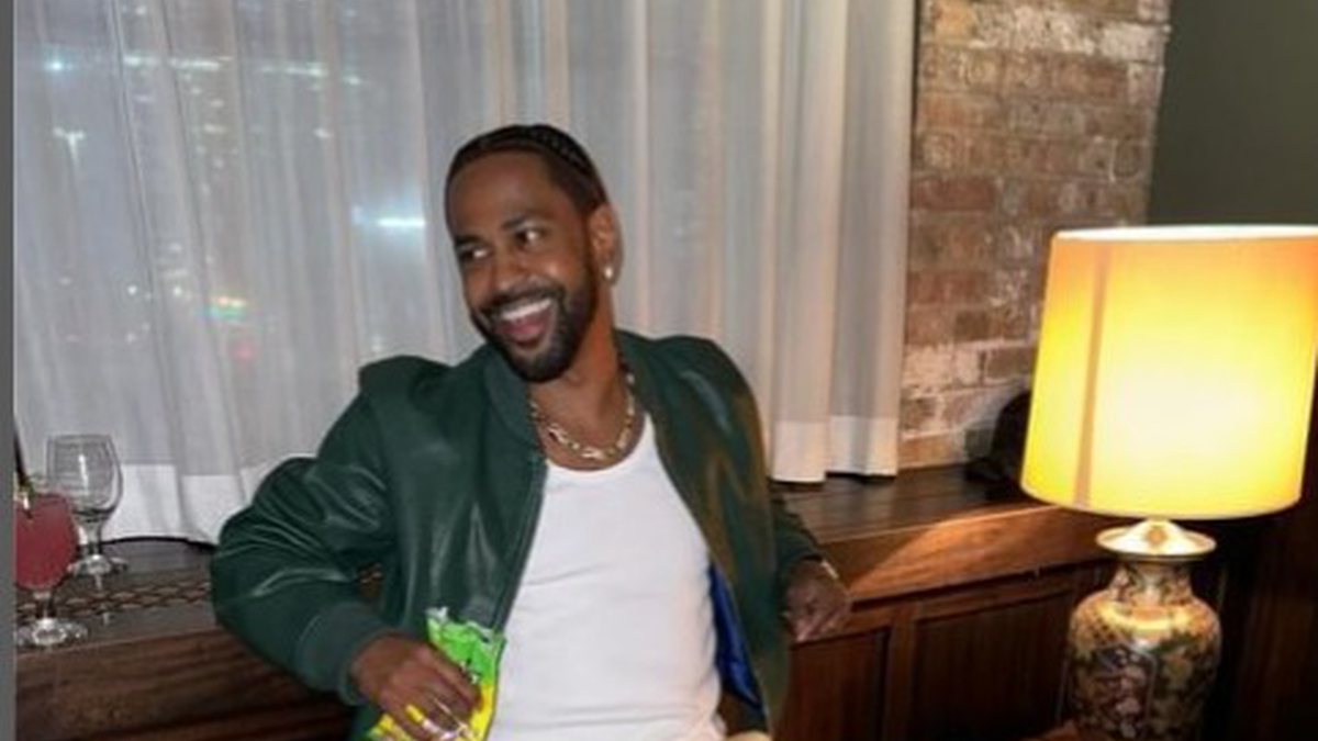 Rapper posta nude no Instagram comparando tamanho do pΓͺnis com console game