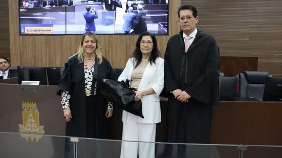 Imagem Discreta, nova desembargadora do TJBA é empossada e não faz discurso