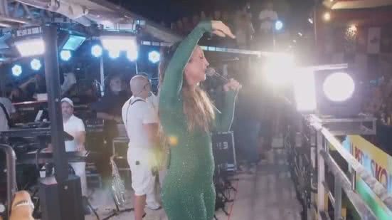 Imagem Em trio, Ivete Sangalo chora ao homenagear Preta Gil: "Sei que você tá num lugar de luz"
