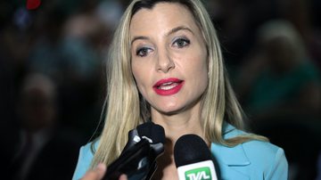 A juíza Joana Ribeiro Zimmer, titular da Comarca de Tijucas, afirmou erroneamente na audiência que, se fosse realizado o aborto, o bebê nasceria e seria preciso esperar ele morrer. - Foto: Solon Soares/Assembleia Legislativa de Santa Cata