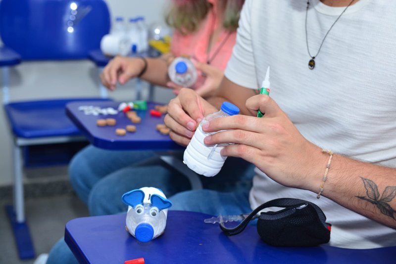 Galeria · Oficinas de brinquedos reciclados para crianças no Subúrbio 360°