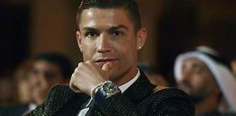 Cristiano Ronaldo disfruta de vacaciones en España con autos de lujo, jet y mansión