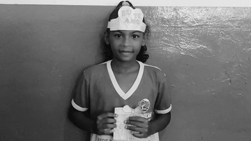 Imagem Criança morre eletrocutada ao usar celular carregando na tomada