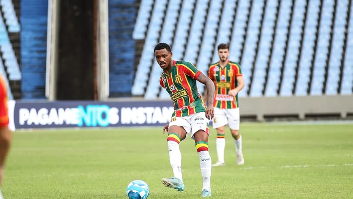 Promeiro gol da vitória coral sobre o sampaio correa. @Santa Cruz F.C.