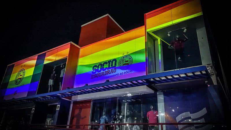 Imagem Bahia muda as cores da Loja Esquadrão em homenagem ao Dia do Orgulho LGBT