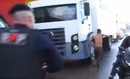 https://www.bnews.com.br/media/_versions/junho_2025/suspeito-foge_widemd.jpg
