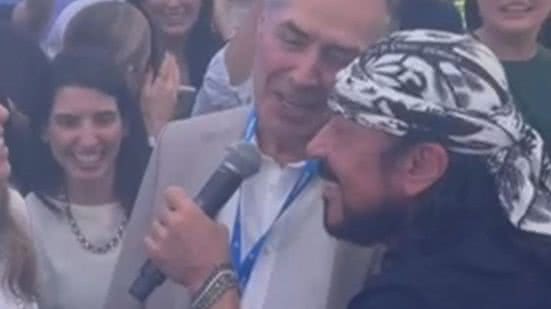 Imagem Fã de carteirinha! Presidente do STF canta com Bell Marques durante evento em SP; assista