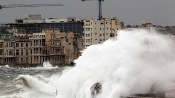 Imagem Furacão Irma: ondas de até 11 metros atingem orla de Havana, em Cuba