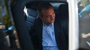 Imagem Após prisão, carros da PGR amanhecem na porta da casa de Joesley