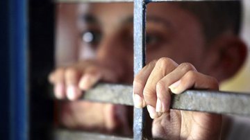 Imagem Adolescência e criminalidade: jovens perdidos e projetos sociais que salvam