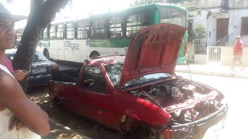 Imagem Sucatas de veículos são retiradas de vias públicas em bairros de Salvador