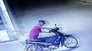 Imagem Vídeo: bandido furta motocicleta próximo ao Villa Bahiana em Itapuã