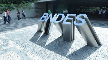 Imagem BNDES pagou indevidamente 20% mais por ações da JBS, diz TCU