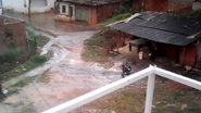 Imagem Vídeo: moradores do Vale dos Lagos reclamam de fedor causado por esgoto