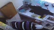 Imagem Vídeo: Homem é flagrado roubando ótica em Lauro de Freitas 