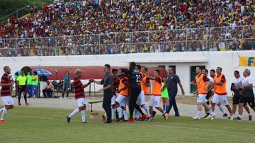 Imagem  Vitória goleia o Jequié e reassume a liderança do Baianão