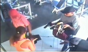 Imagem   Homens armados invadem academia e levam carro de professor em Campinas de Pirajá; assista