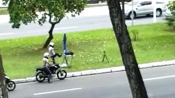Imagem  Vídeos: quadrilha é flagrada quebrando radares em bairros de Salvador 