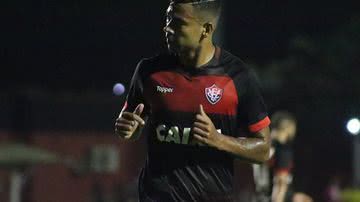 Imagem Buscando se distanciar do Z-4, Vitória vai até a Vila Belmiro para encarar o Santos