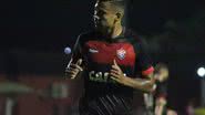 Imagem Buscando se distanciar do Z-4, Vitória vai até a Vila Belmiro para encarar o Santos