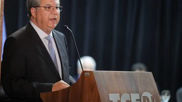 Imagem Ex-presidente do TCE do Rio é condenado a 7 anos de prisão