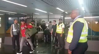 Imagem Após eliminação, seleção desembarca no Rio e Tite agradece torcida