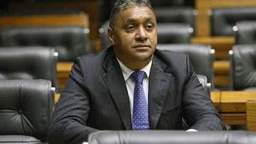 Imagem Após desistir da política, Tiririca é convencido pelo PR a disputar reeleição