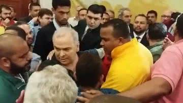 Imagem Convenção do PSB é marcada por pancadaria em Minas Gerais