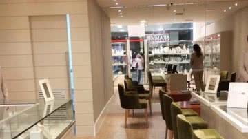 Imagem Universitária pode estar envolvida no assalto a joalheria do Shopping Barra