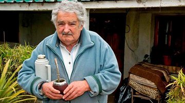 Imagem Mujica alega "cansaço" e renuncia ao Senado uruguaio