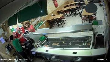 Imagem  Homem assalta Subway no IAPI; Veja vídeo 