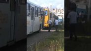 Imagem Trânsito fica parado após ônibus quebrar na LIP; veja vídeo