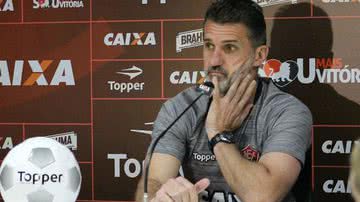 Imagem Vagner Mancini pede demissão do São Paulo após contratação do técnico Fernando Diniz