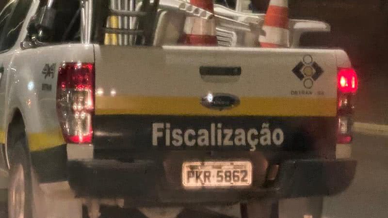 Carro do Detran-BA é flagrado com lanterna queimada