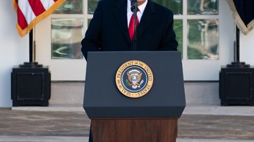 Official White House Photo by Andrea Hanks