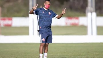 Caio Falcão/Naútico