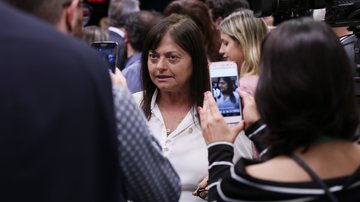 Imagem Alice Portugal fala em priorizar setor cultural durante pandemia e defende "CPI da Covid" mesmo após saída de Pazuello